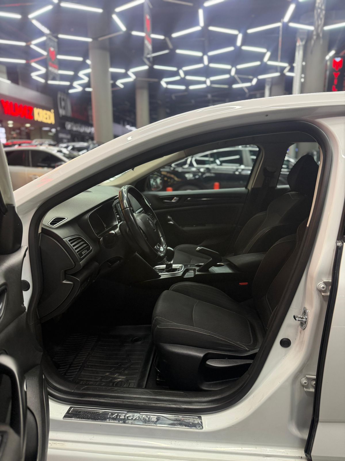 Yılmaz Motors'dan Renault Megane Sedan 1.5 DCI Touch EDC